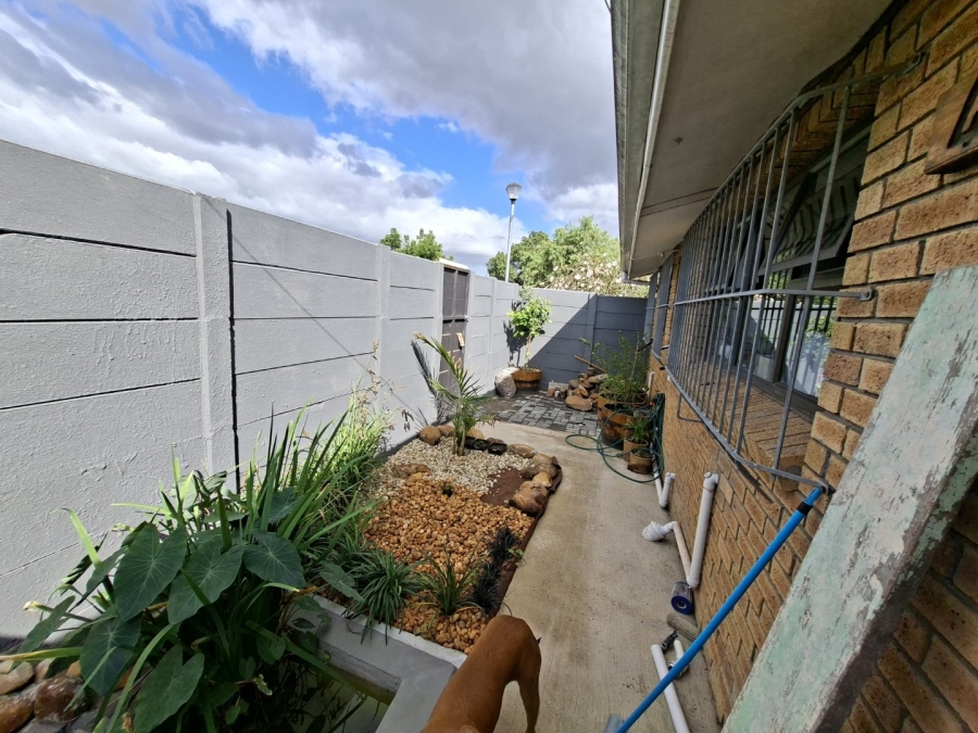 2 Bedroom Property for Sale in Groenvallei Western Cape